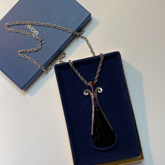 Vintage 1974 Avon Ebony Teardrop Black Pendant Necklace 24” Silvertone Chain - Picture 3 of 3